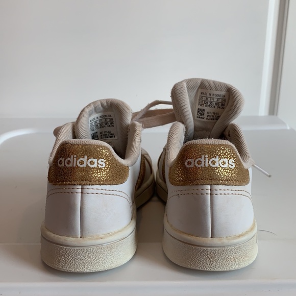 Girls Adidas tennis shoes - Picture 4 of 5